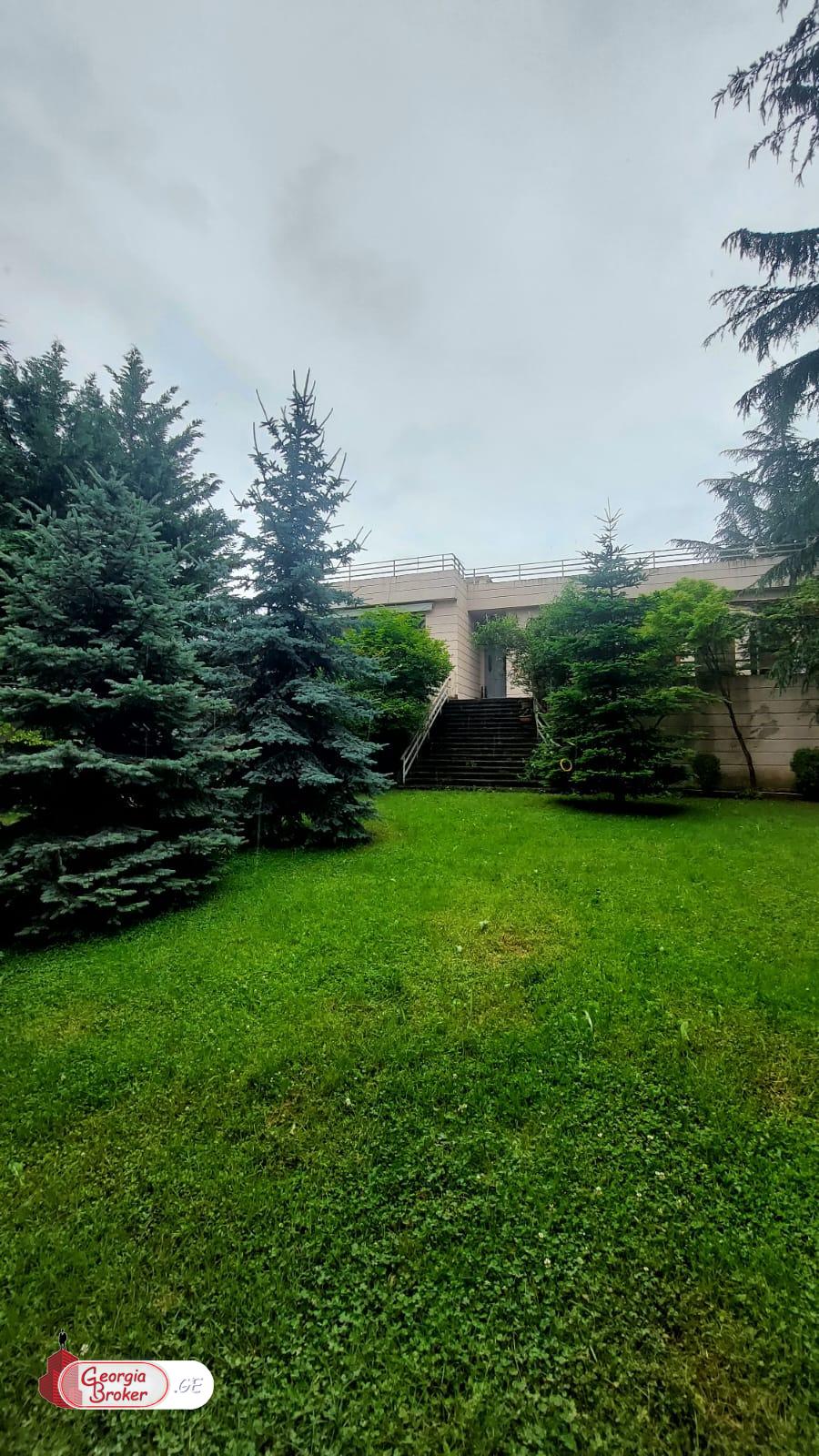 продается дом с новым ремонтом 9-комнат